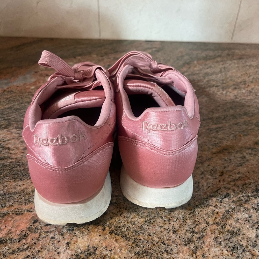 Pink Reebok - Picture 4 of 5
